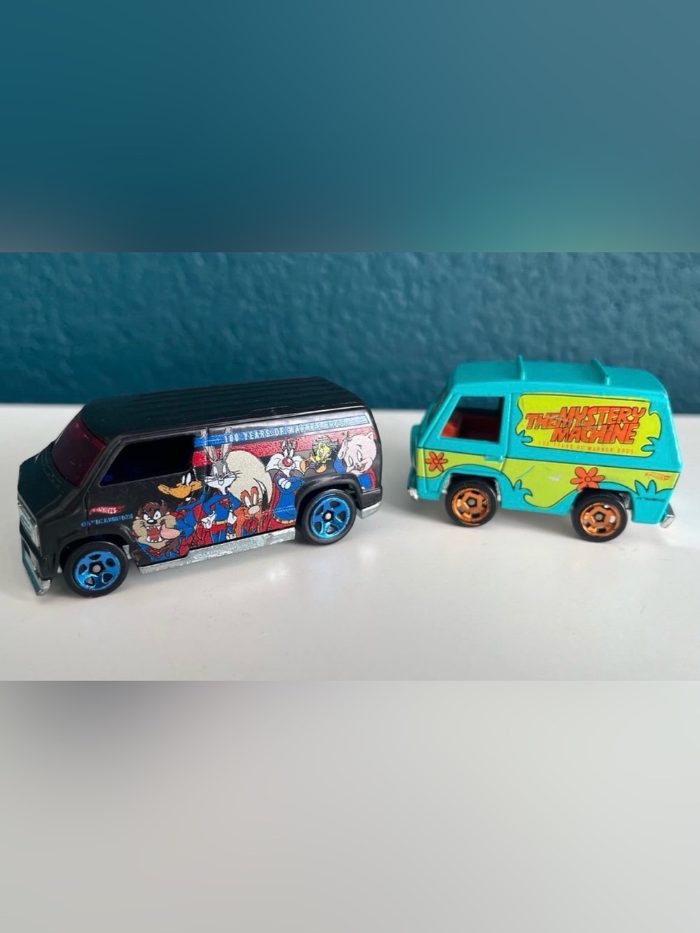 Hot Wheel Scooby Doo Mystery Machine Diecast Dodge Warner Bros Collectible